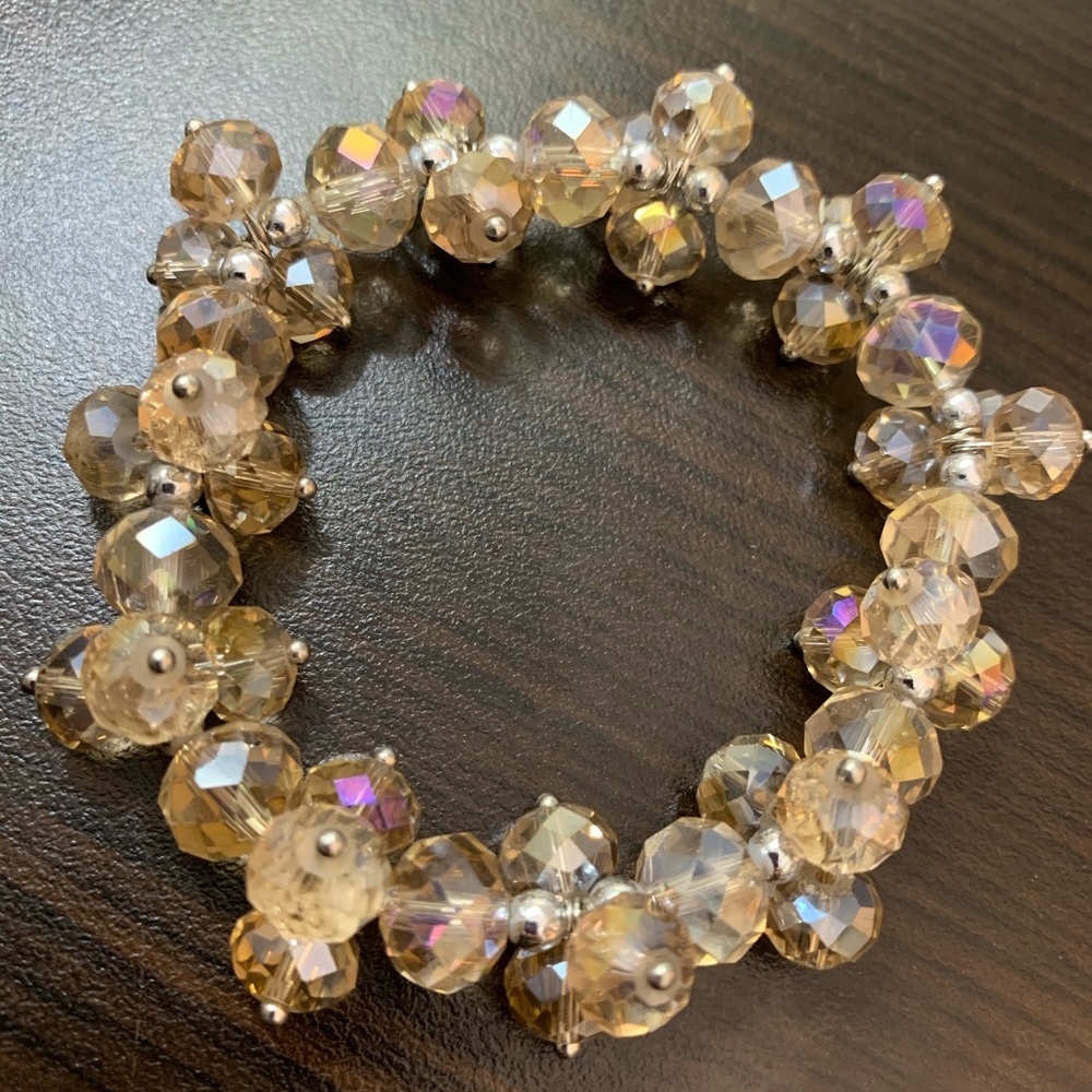 NEW!!  Beautiful amber beads stretchy bracelet!